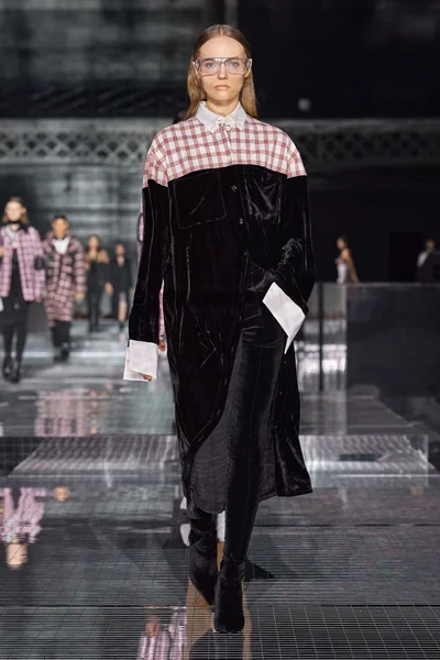Look 64